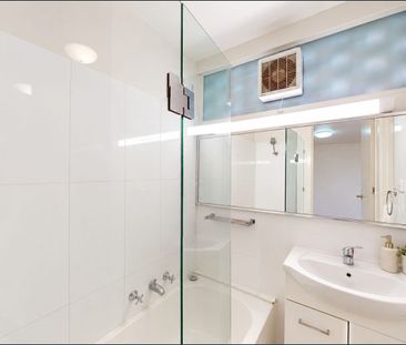 Inner-Melbourne Convenience Meets Comfortable Living - Photo 2