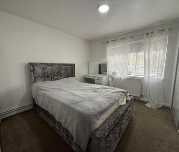 4 bedroom end of terrace house to rent - Photo 5