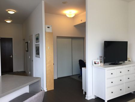 CANARY PARK: Bayview Ave & Front St E (120 Bayview Ave) AD#001102 - Photo 2