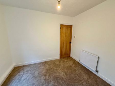 2 bedroom end of terrace house to rent - Photo 5