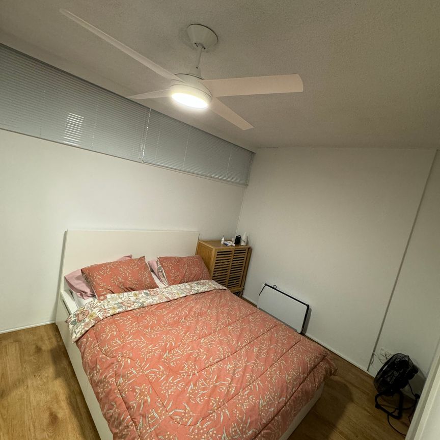 Elizabeth Bay - Photo 1