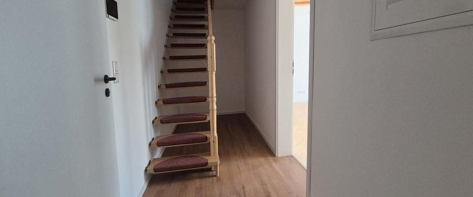 Erstbezug nach Renovierung: Moderne 4-Zi-Wohnung mit sehr großer Traumterrasse und Bergblick - Foto 1