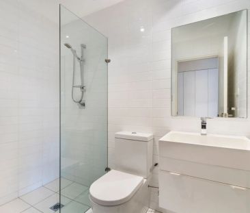 Stylish One Bedroom Apartment in Modern Complex - Photo 4