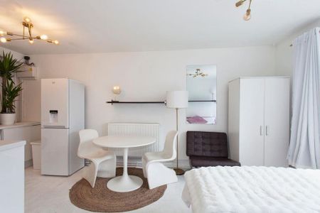 Studio to rent - Photo 2