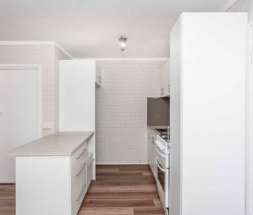 Freshly updated, in Vibrant Victoria Park - Photo 5