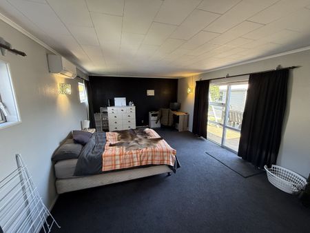 Sunny and spacious family home - Photo 5