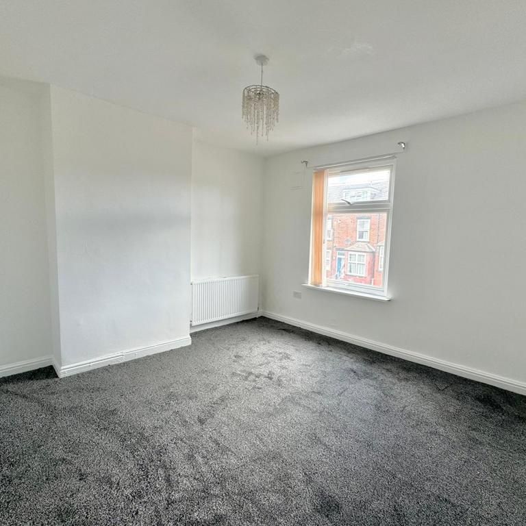 4 bedroom terraced house to rent - Photo 1