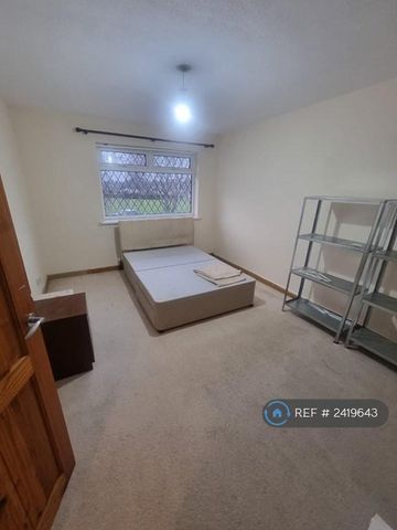 4 bedroom detached house to rent - Photo 3