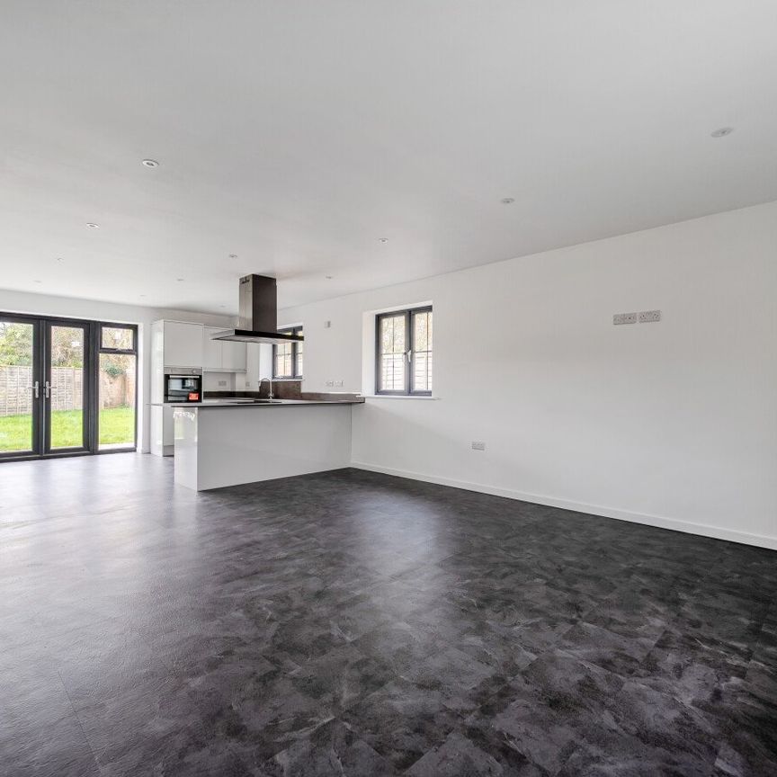 3 bedroom detached bungalow to rent - Photo 1