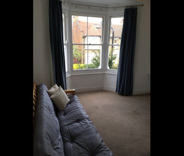 3 Bed Flat, Leytonstone, E11 - Photo 2