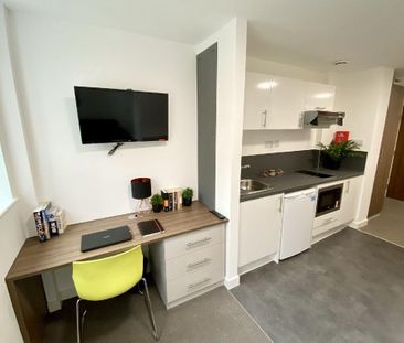 1 bedroom in a house share to rent - Photo 1