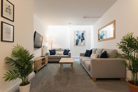 6 bedroom flat to rent - Photo 2