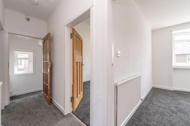 3 bedroom flat to rent - Photo 1