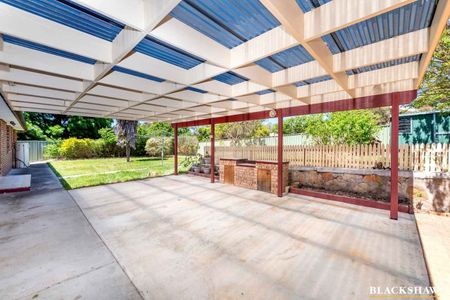 Lovely quiet location, in peaceful loop street - Photo 2