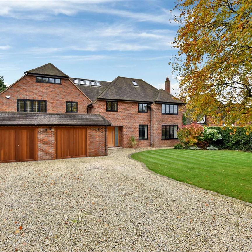 Stunning family home which has been refurbished throughout - Photo 1