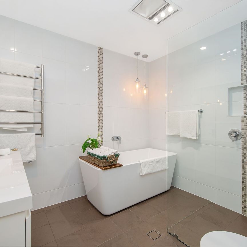 Immaculate 3 bedroom home - Prime Location - Photo 1