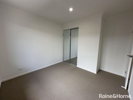 Brand New 4-Bedroom, 2-Living Family Home in Munno Para Downs - Photo 2