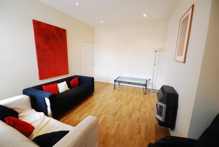 3 Bed - Warwick Street, Heaton - Photo 2