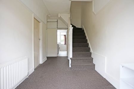 Price £2,500 pcm - Available Now - Part Furnished - Photo 5