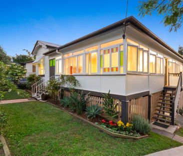 Sky-high position with lifelong, grandstand city views – 3.3km to CBD - Photo 1