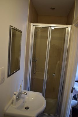 Studio Flat, London, NW2 - Photo 1