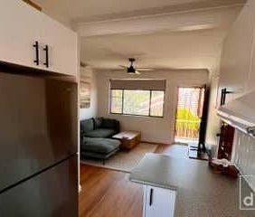 Stylish & Refreshed Two Bedroom Unit In Prime Fairy Meadow Location - Photo 3