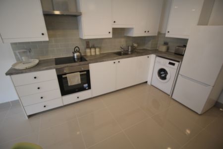 3 Bedroom Apartment - Photo 4