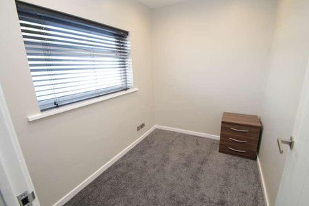 Dunelm Drive, Sale, M33 - Photo 3