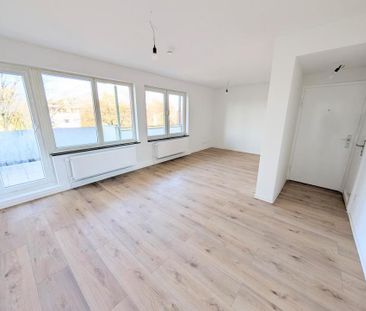 **Frisch renoviert: +neuer Laminat +weiße Wände +neues Tageslichtba... - Foto 3