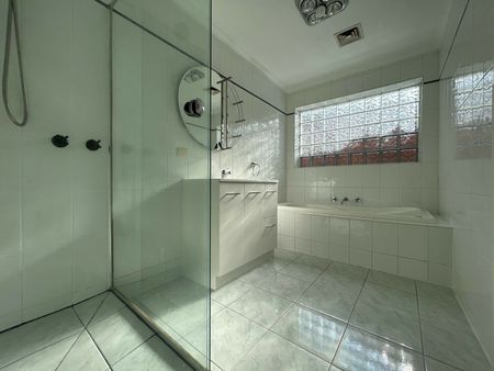 Family-Friendly 3-Bedroom Home with Large Backyard & Excellent Comfort - Photo 4