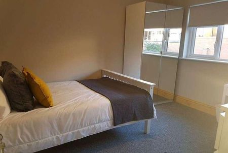 Harrington Drive, The, NG7 - Photo 5