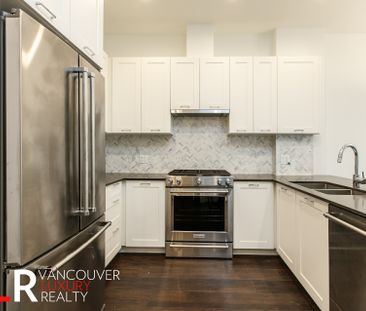 Condo in North Vancouver, BC - Photo 2
