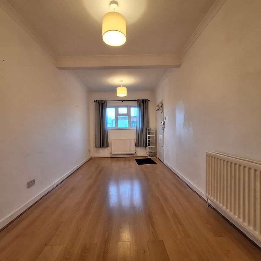 Manbey Park Road, London E15 - Photo 1