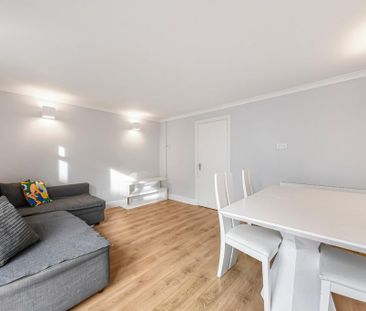 4 bedroom mews to rent - Photo 1