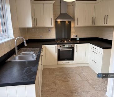 3 bedroom terraced house to rent - Photo 3