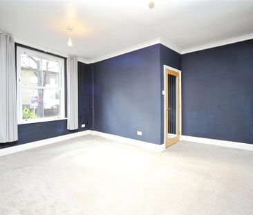 3 bedroom end of terrace house to rent - Photo 2