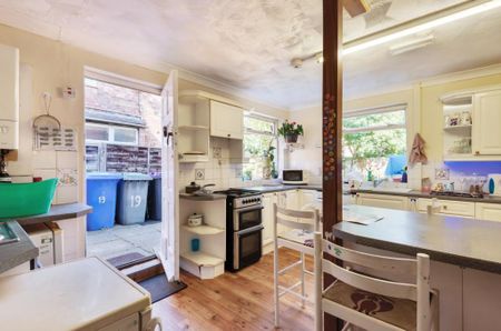 1 bedroom in a house share to rent - Photo 3