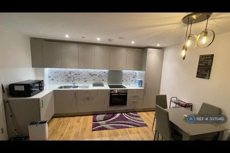 1 bedroom in a flat share to rent - Photo 5