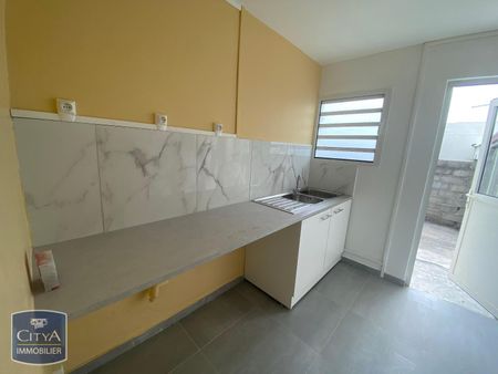 Location Maison 5 pièces 83m² LE PORT 97420 - Photo 4