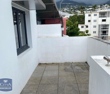 Location Appartement 4 pièces 72m² STE CLOTILDE 97490 - Photo 2