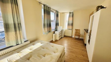 House share to rent - Photo 2