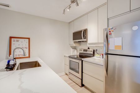 For Lease - 3069 Lakeshore Boulevard Unit# 301, Toronto, Ontario - Photo 3
