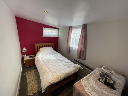 The Glebe, Great Yarmouth, Hemsby - Photo 2