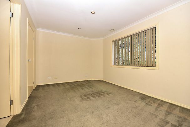 Spacious 3-Bedroom Townhouse with Outdoor Entertaining - Photo 1