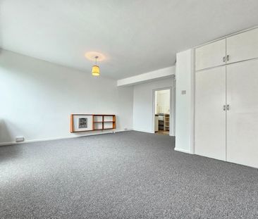 Studio Flat, Rockley Court, W14 - Photo 2