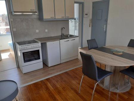 Location Appartement 2 pièces 28m² BOULOGNE SUR MER 62200 - Photo 5