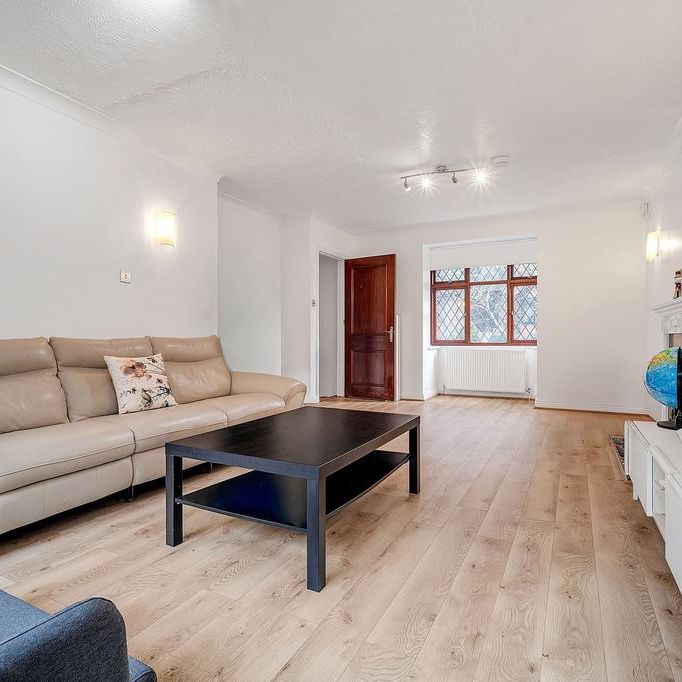 4 bedroom detached house to rent - Photo 1