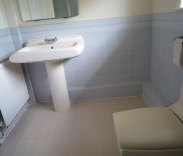 3 bed Bungalow - To Let - Photo 6