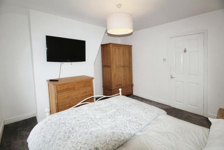 2 bedroom terraced house to rent - Photo 4