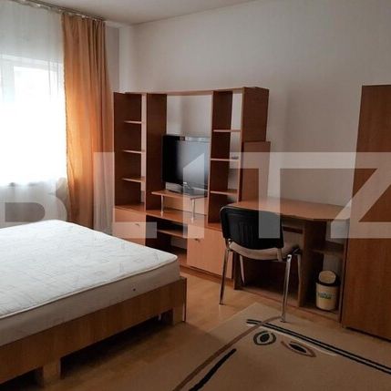Apartament 3 camere, decomandat, 72 mp, zona The Office - Fotografie 1